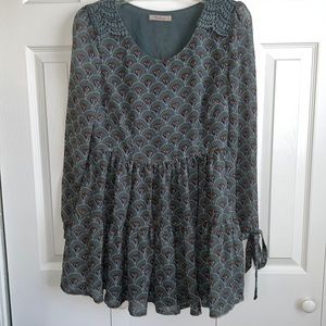 DARLING. DRESS OR TOP. SIZE M